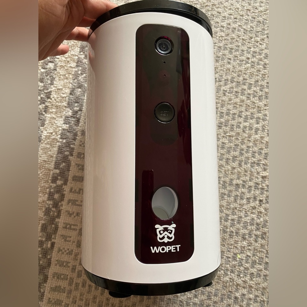 Pet monitor- Pet Cam that shoots treats!
